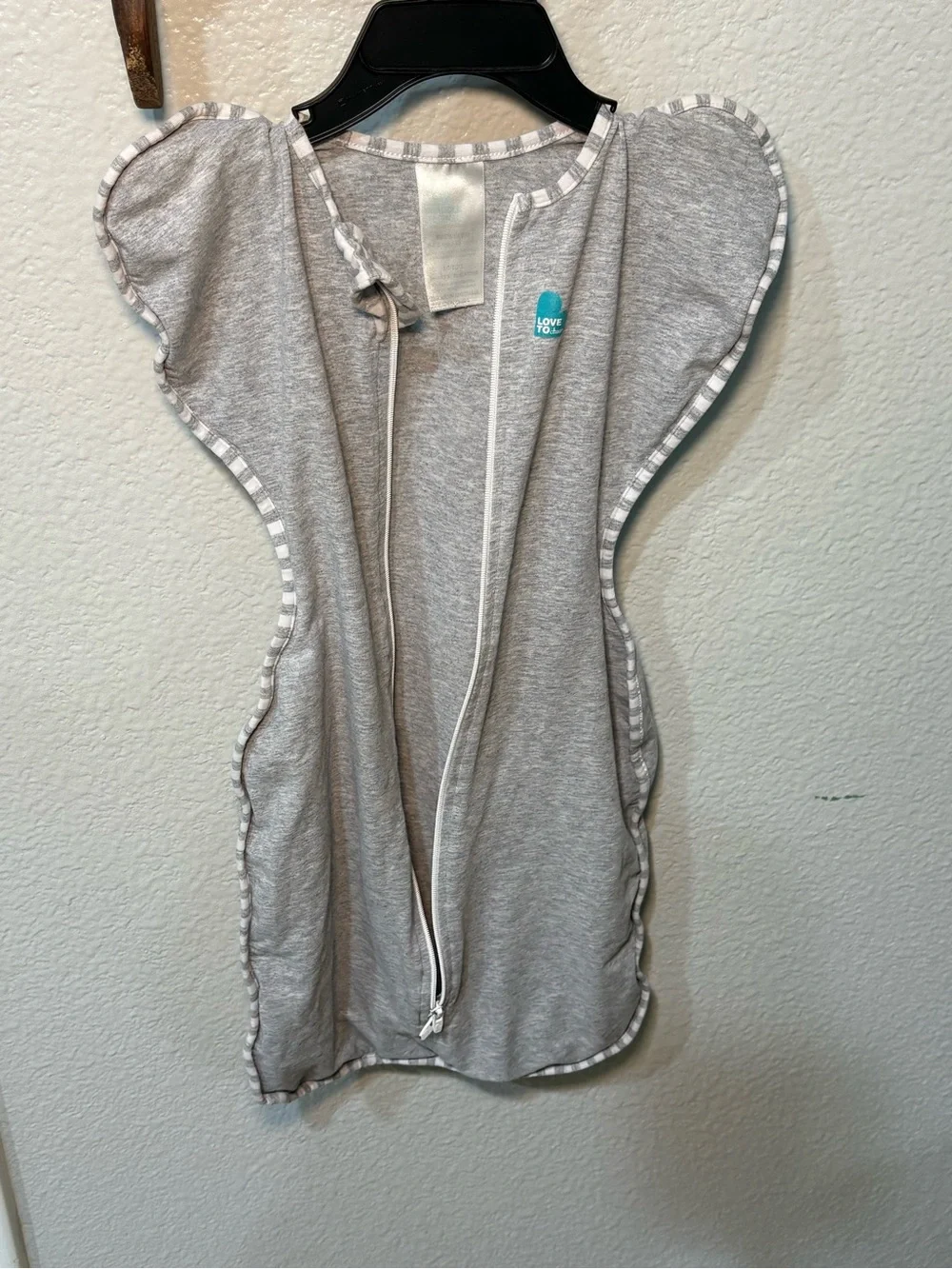 Love to Dream Grey Baby Swaddle Sleep Sack with Front Zipper Size Medium 3/6 M